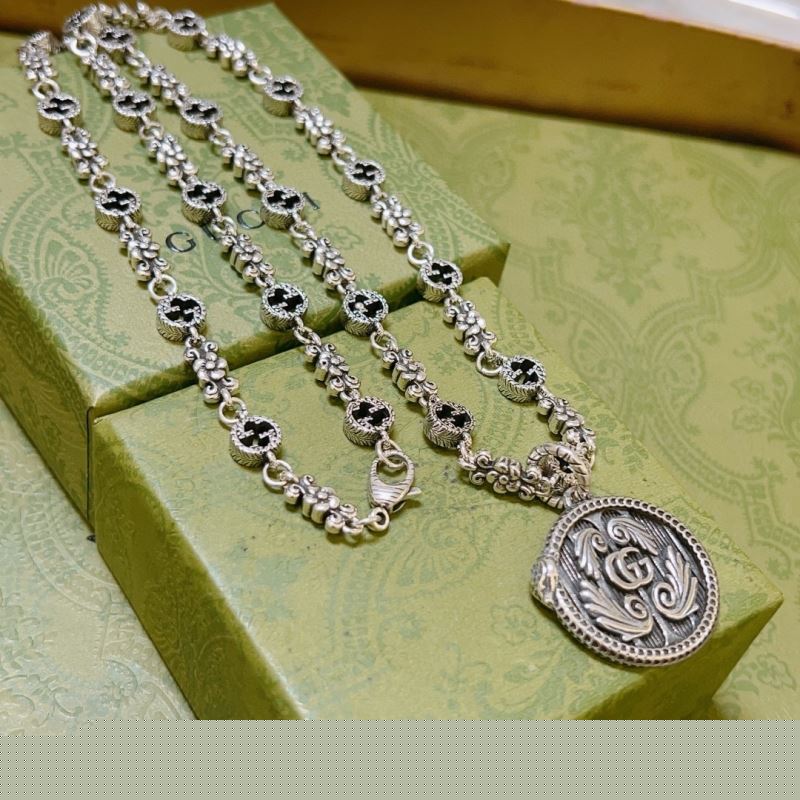 G*u*i necklaces